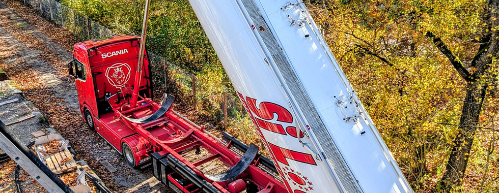 Livraison de média filtrant par camion-silo.