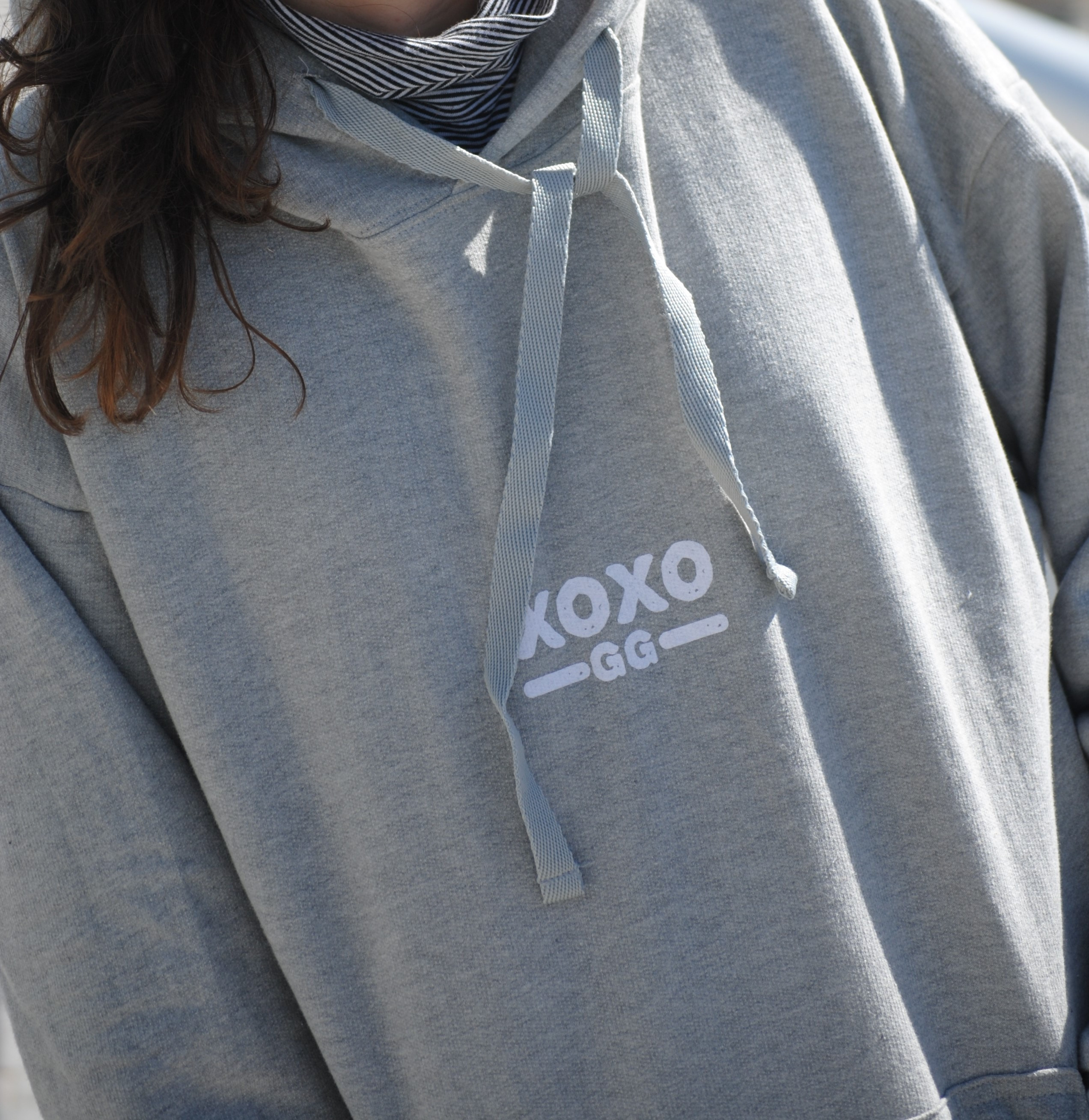Sudadera gris