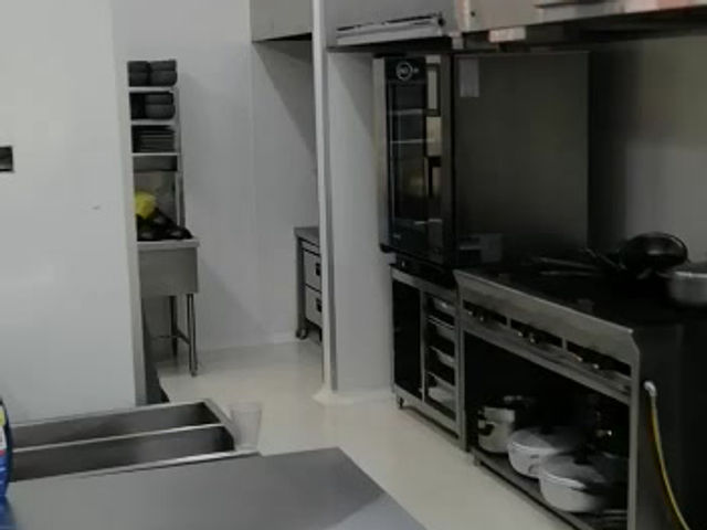 Laminado Glasliner paredes cocina caliente y fría.