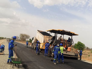 Reconstruction de la section Mora-Tchakamari : les travaux de mise en œuvre de la couche de fondation sont quasiment achevés.