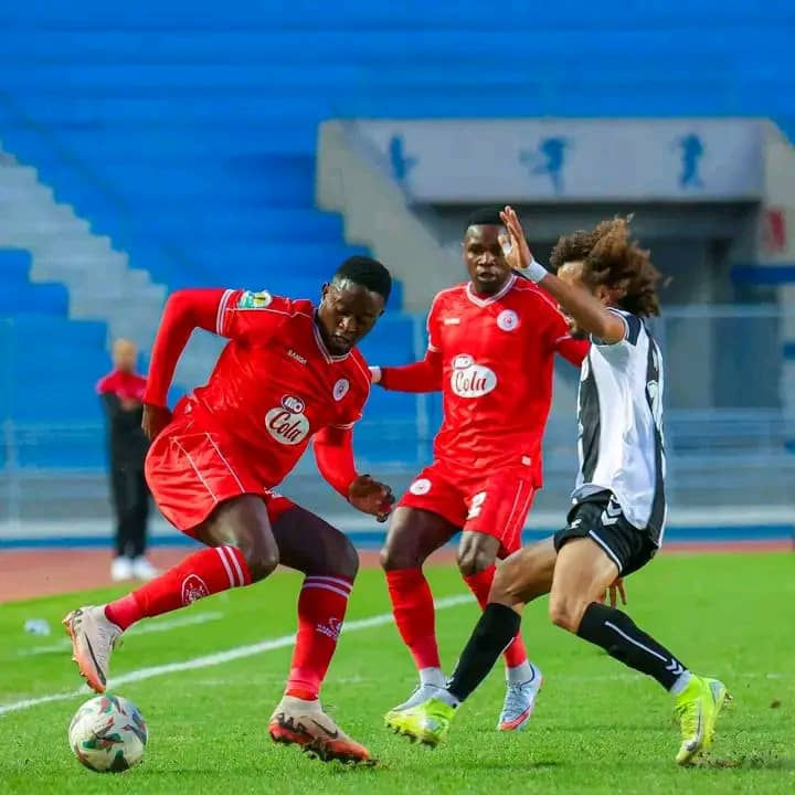 Le camerounais Lionel Ateba Mbida contribue avec une réalisation et plusieurs offensive lors d'une rencontre contre Cs Constantine en coupe des Confédérations de la CAF.
