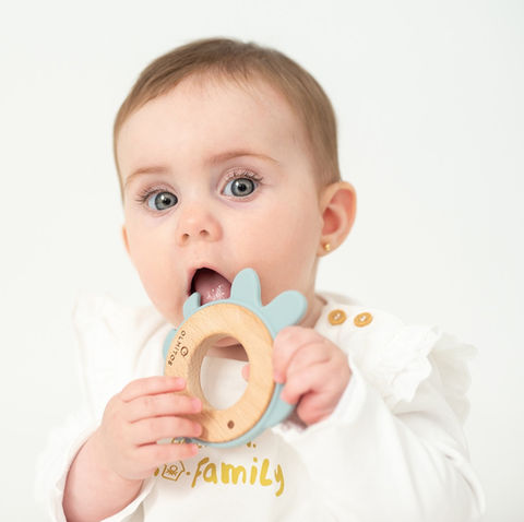 beechwood-and-silicone-teether-ring-olmitoss-5_edited.jpg