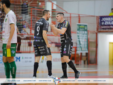 Esquenta a briga na ponta de cima