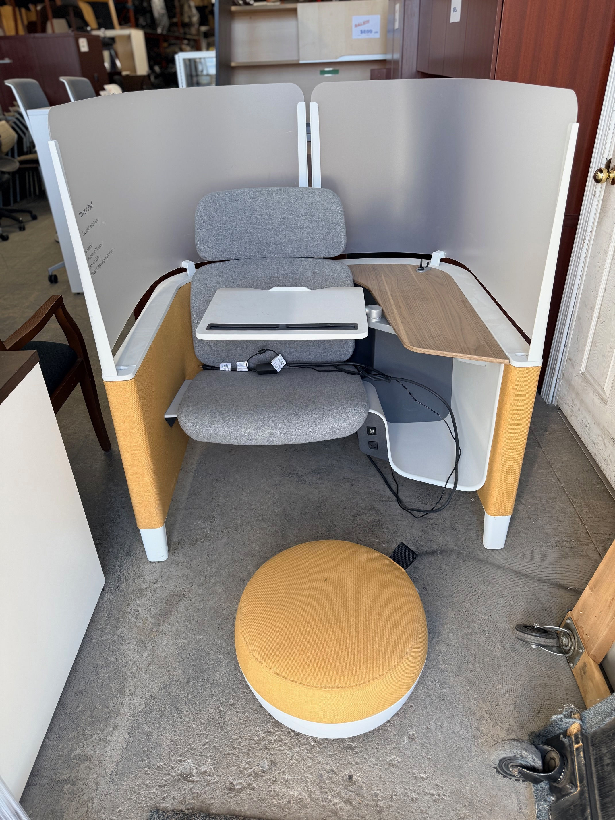 Steelcase Brody Privacy Lounge Chair & Study Pod – Excellent Condition