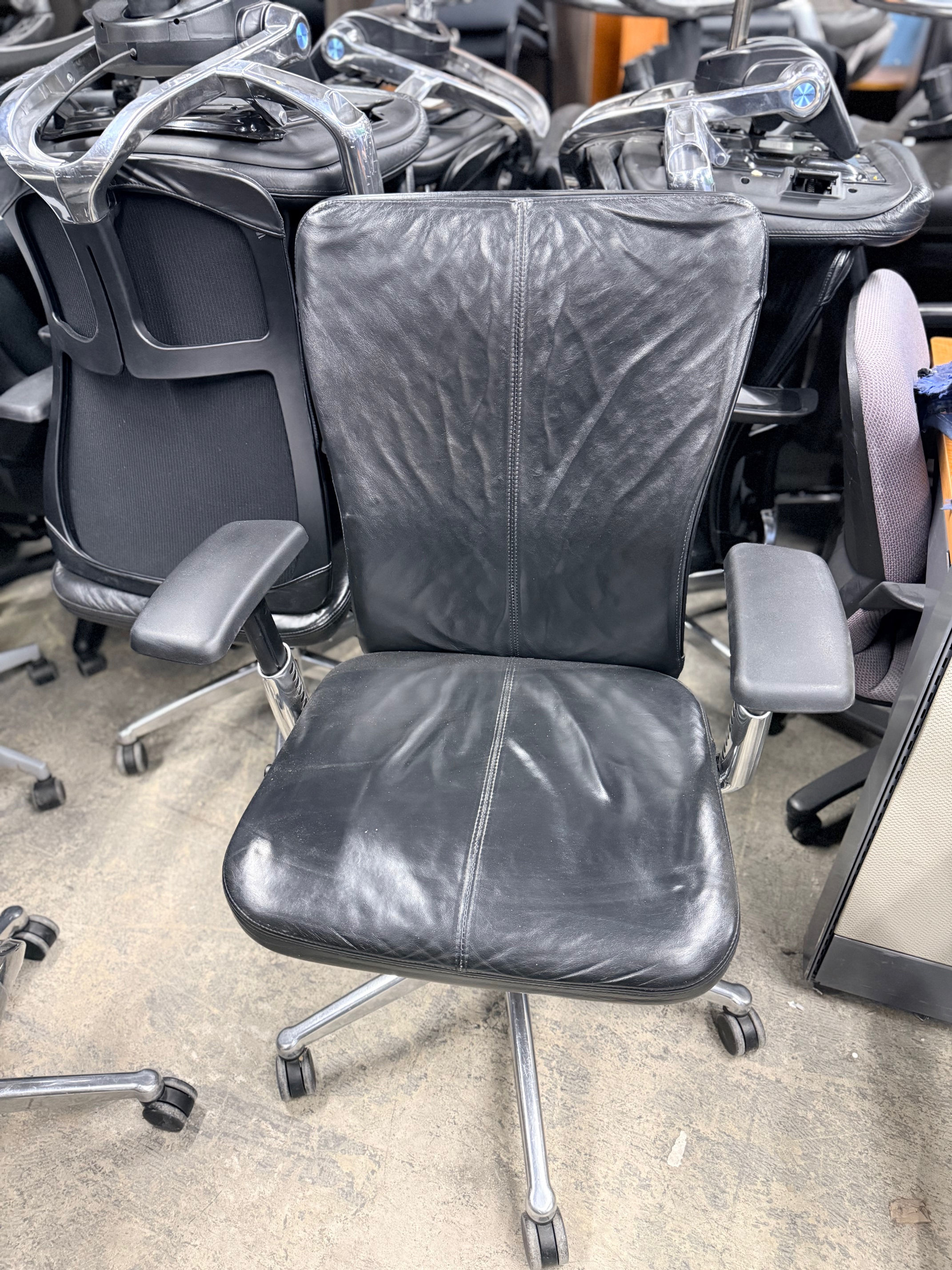 Haworth Zody Chair – Black Leather – Excellent Condition – For Sale