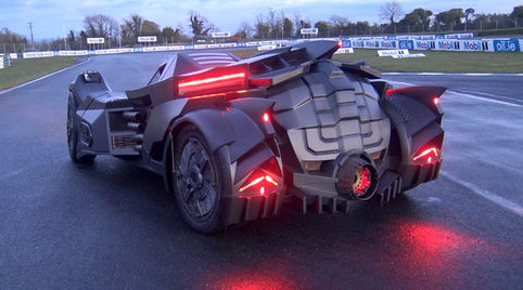 Lamborghini Gallardo é transformada em um batmóvel