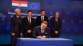 Bulharsko míří k euru. A Česko? Sedí na místě a mluví o národní hrdosti
