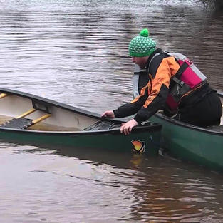 FSRT Emptying a capsized canoe on your own 1