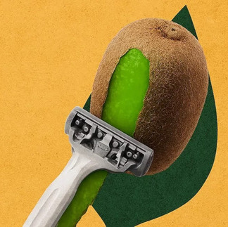 un kiwi pelé par la lame du rasoir comme un testicule d'homme