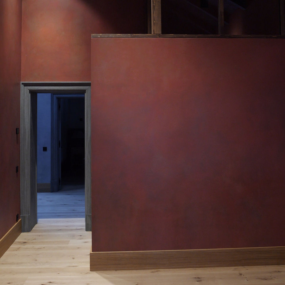 Decorative plaster, micro-concrete floor, artistic painting, giving the ceilings an antique look