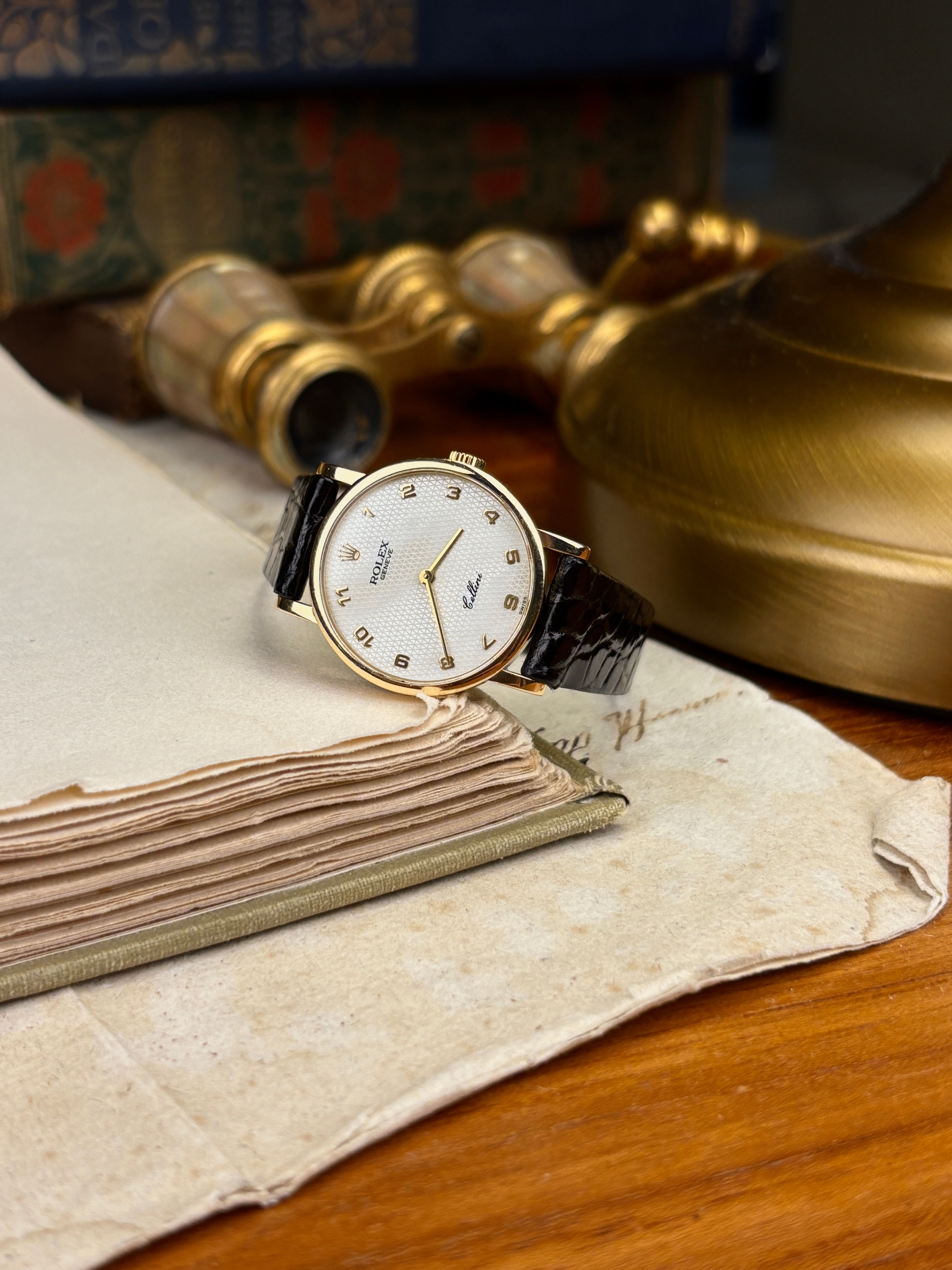 ROLEX Cellini 18k Solid Gold Mother of Pearl