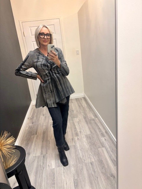 Button down tunic/grey and black