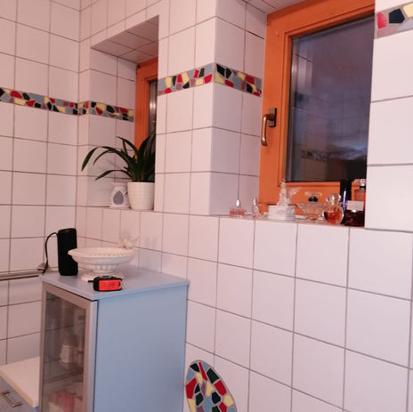 sanierungsbedürftiges Badezimmer