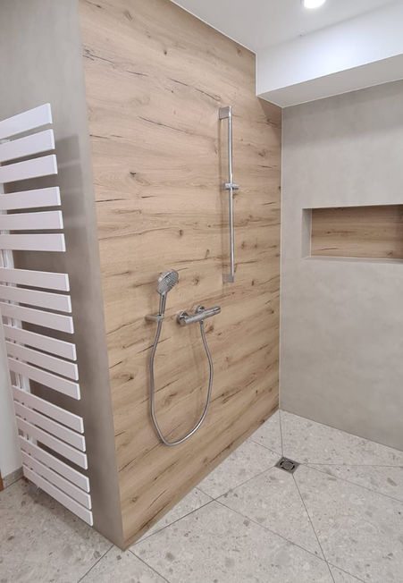 Barrierefreie moderne Dusche
