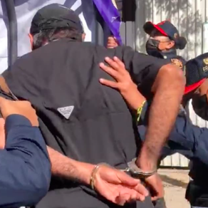 “Lo están lastimando”, detienen en CDMX a fotógrafo de la agencia Reuters (VIDEO)