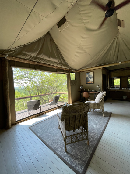 Viaje de prospección a Botswana. PouTravel es una agencia de viajes de lujo 100% a medida. Llámanos al 93 414 16 06. Expertos en lunas de miel y viaje de novios, safaris en privado organizados por África, viajes orgaizados en familia. Más de 10 años de experiencia en el sector del turismo de lujo. Experiencias únicas por todo el mundo. Asistencia 24h en viajes. Asesoramiento personalizado. Organizamos viajes a medida. Trato VIP. El viaje de tus sueños hecho realidad. Oficinas en Barcelona y Gerona. Trabajamos por todo España. 