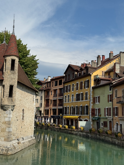 Viaje de prospección a Suiza y Chamonix. PouTravel es una agencia de viajes de lujo 100% a medida. Llámanos al 93 414 16 06. Expertos en lunas de miel y viaje de novios, safaris en privado organizados por África, viajes orgaizados en familia. Más de 10 años de experiencia en el sector del turismo de lujo. Experiencias únicas por todo el mundo. Asistencia 24h en viajes. Asesoramiento personalizado. Organizamos viajes a medida. Trato VIP. El viaje de tus sueños hecho realidad. Oficinas en Barcelona y Gerona. Trabajamos por todo España. 