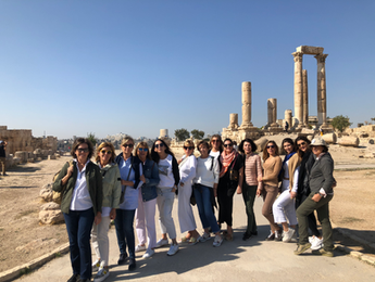 Viaje en grupo a Turquía y Jordania. ¡Apúntate Ya! Plazas limitadas. Llámanos al 93 414 16 06. Reserva ya tu plaza. Viajes en grupo de aventura. Viaje en grupo mujeres. PouTravel es una agencia de viajes de lujo 100% a medida. Servicios Concierge VIP. Más de 10 años de experiencia en el sector del turismo de lujo. Experiencias únicas por todo el mundo. Asistencia 24h en viajes. Asesoramiento personalizado. Seguimos trabajando mientras tu estas viajando.