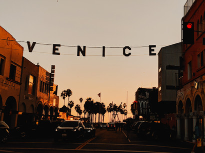 Viaje organizado a California, Estados Unidos. PouTravel agencia de viajes 100% a medida. Contáctanos al 93 414 16 06. Conocemos los destinos en primera persona. Descubre los lugares más fascinantes del momento. Encuentra los destinos más exclusivos y de moda del momento. Viajes de lujo y Trato VIP. La mejor selección hotelera. Los Angeles, Hollywood, San Francisco, Yosemite, San Diego,Beverly Hills, Belmond Santa Barbara, Ritz Carlton, Pelican Hill, Hyatt, Four Seasons Westlake, Waldorf Astoria