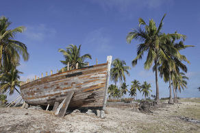 Viaje organizado a Madagascar. PouTravel agencia de viajes 100% a medida. Contáctanos al 93 414 16 06. Conocemos los destinos en primera persona. Descubre los lugares más fascinantes del momento. Encuentra los destinos más exclusivos y de moda del momento. Viajes de lujo y Trato VIP. La mejor selección hotelera. Miavana Private Resort,  Baobabs, Parque nacional Isalo, Lemur Madagascar, Tsingy de Bemaraha, Anjajavy le Lodge Relais&Châteaux, Constance Tsarabanjina Madagascar