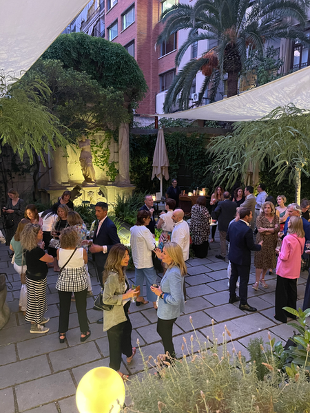 Eventos PouTravel. PouTravel es una agencia de viajes de lujo 100% a medida. Llámanos al 93 414 16 06. Expertos en lunas de miel y viaje de novios, safaris en privado organizados por África, viajes orgaizados en familia. Más de 10 años de experiencia en el sector del turismo de lujo. Experiencias únicas por todo el mundo. Asistencia 24h en viajes. Asesoramiento personalizado. Organizamos viajes a medida. Trato VIP. El viaje de tus sueños hecho realidad. Oficinas en Barcelona y Gerona. Trabajamos por todo España. 