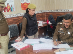 अपर पुलिस अधीक्षक ने गजरौला मिशन शक्ति केन्द्र का निरीक्षण, महिलाओं की सुरक्षा पर दिया जोर