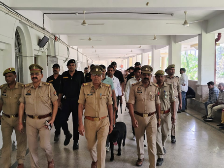 अमरोहा में सुरक्षा मॉक ड्रिल: न्यायालय परिसर में पुलिस-एजेंसियों ने किया आपातकालीन रिहर्सल