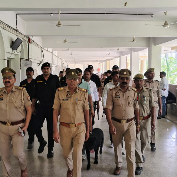 अमरोहा में सुरक्षा मॉक ड्रिल: न्यायालय परिसर में पुलिस-एजेंसियों ने किया आपातकालीन रिहर्सल