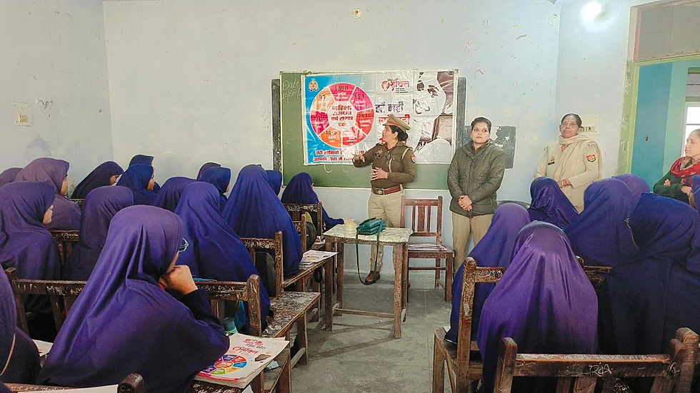 अमरोहा में छात्राओं को सुरक्षा और साइबर जागरूकता