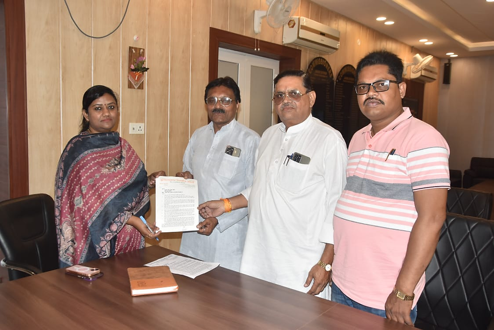 “भ्रष्टाचार के खिलाफ आयुक्त को शिकायती पत्र सौंपा गया”