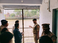 अमरोहा: होमगार्ड भर्ती परीक्षा को लेकर सख्ती, डीएम-एसपी ने किया परीक्षा केंद्रों का निरीक्षण