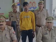 अमरोहा :पैसे से भरा बैग लूटकर भाग रहा युवक पकड़ा, भीड़ ने दबोचकर पुलिस को सौंपा
