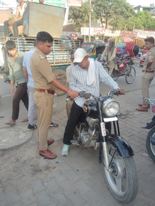 बुलंदशहर: हूटर, प्रेशर हॉर्न और मॉडिफाइड साइलेंसर पर ट्रैफिक पुलिस का बड़ा अभियान, 119 वाहनों पर कार्रवाई