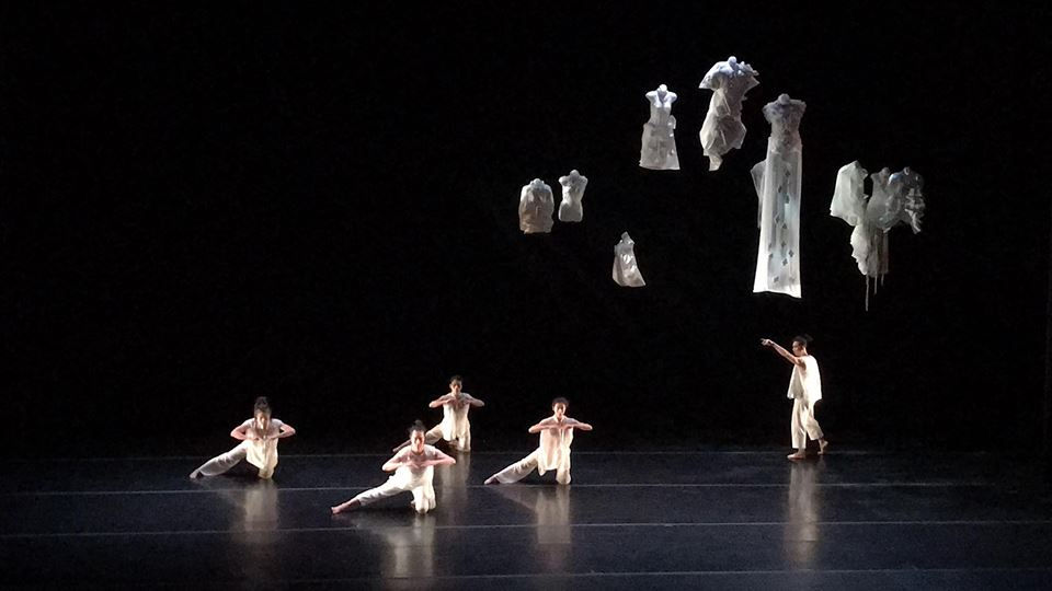 美國UCDavis「Sounding Bodies」國際藝術論壇演出作品《運墨‧飛白‧舞中行3- 如夢》演出劇照