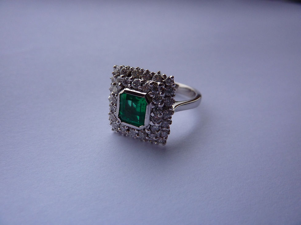 Anello con Smeraldo Oro Bianco