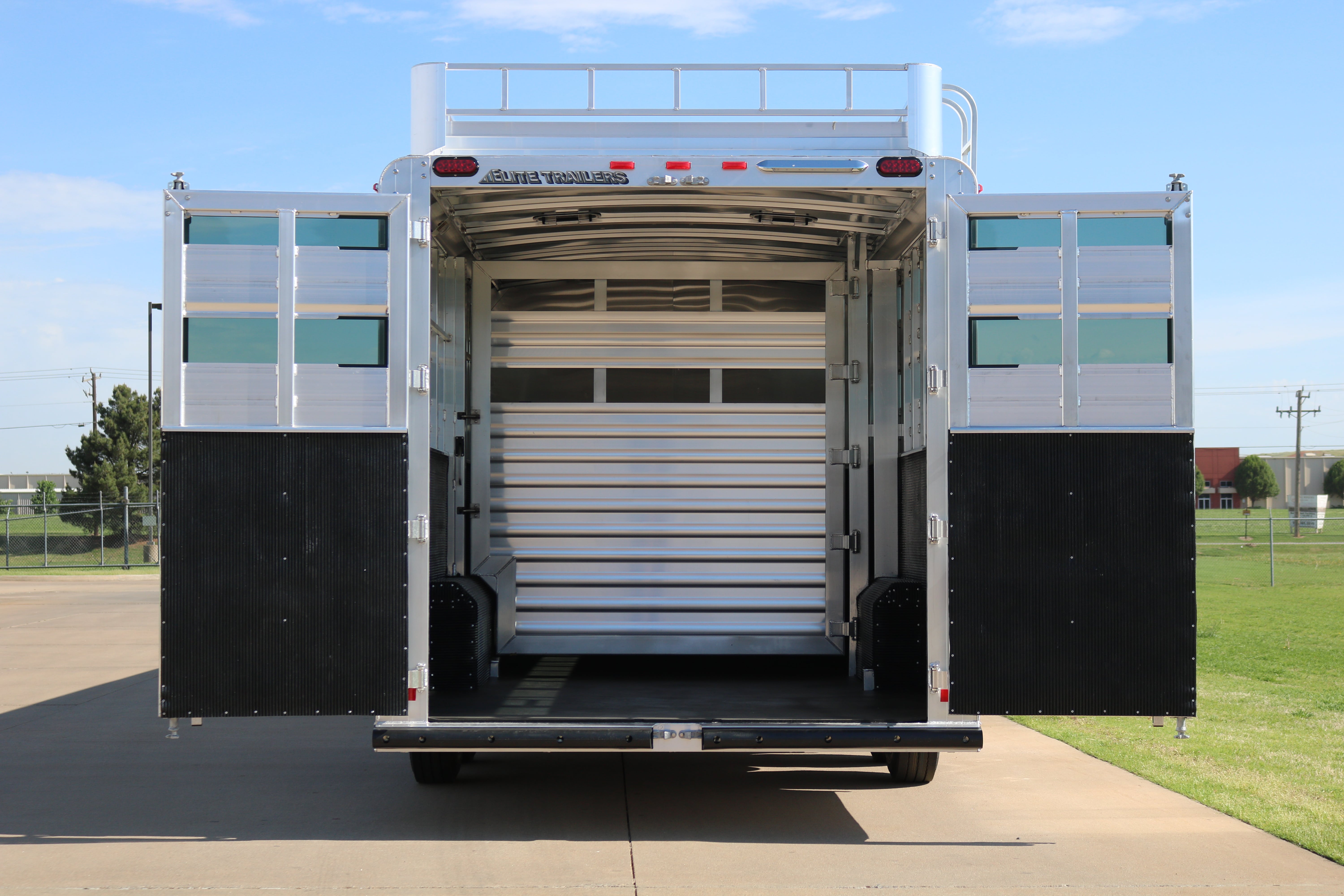 Elite Mustang Harrison Trailers