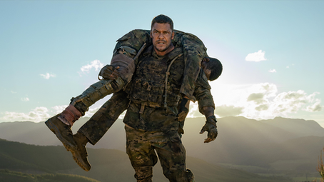 Crítica de Máquina de Guerra de Patrick Hughes com Alan Ritchson