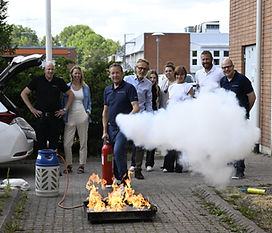 Gruppbild på kursdeltagare i en brandutbildning