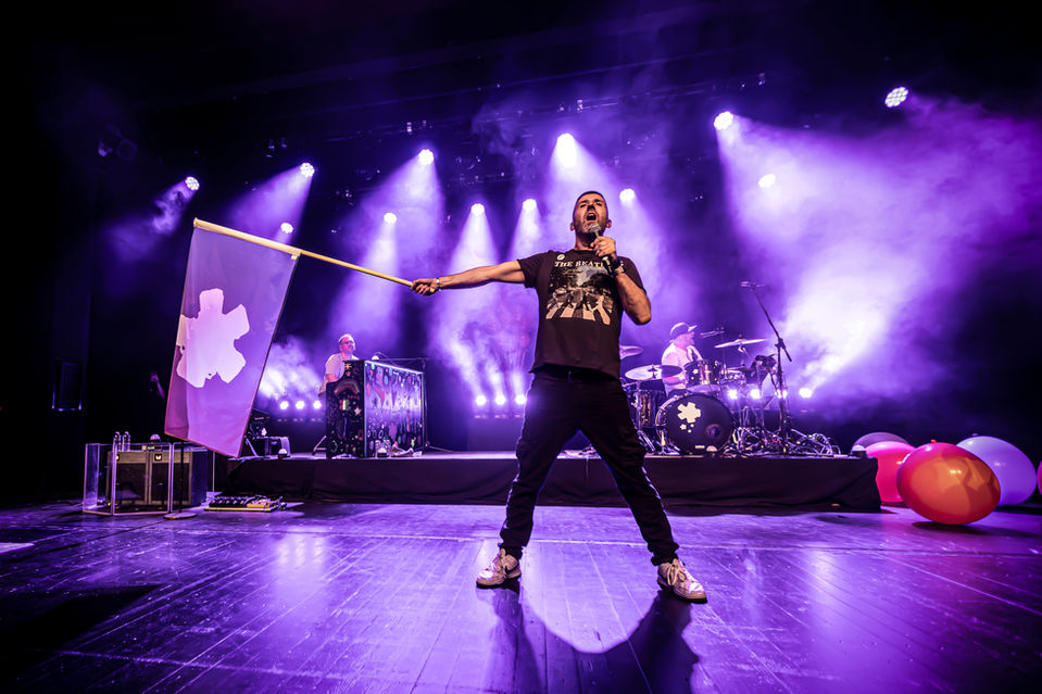 SKY FULL OF STARS - Music by COLDPLAY