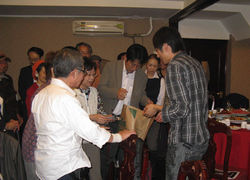 ⑧2009年9月　市民と撫順の大学生との交流（撫順）