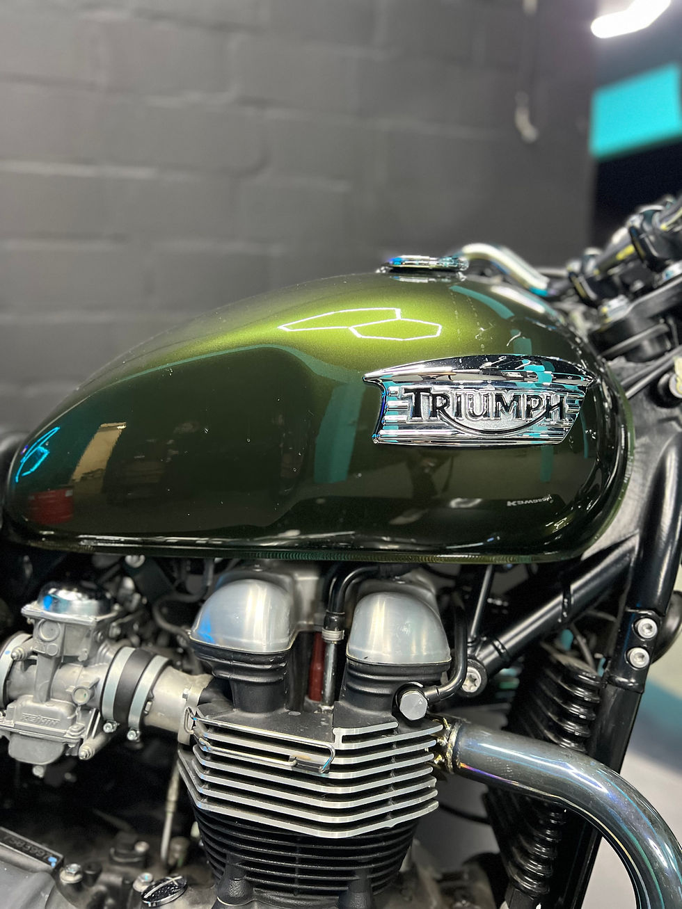 Thumbnail: Triumph Truxton 900