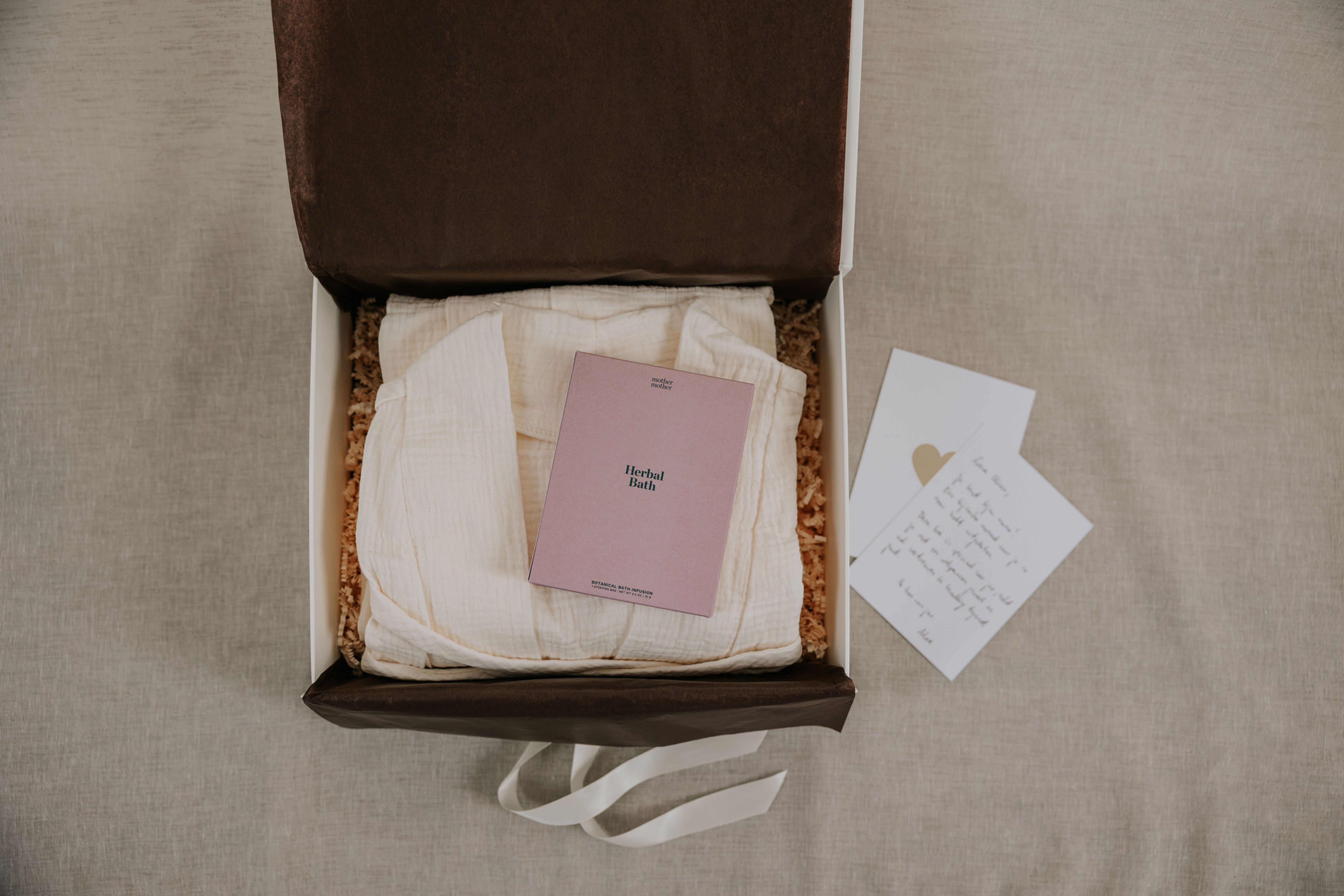The Mama Comfort Ritual luxe verwenpakket voor mama met kimono