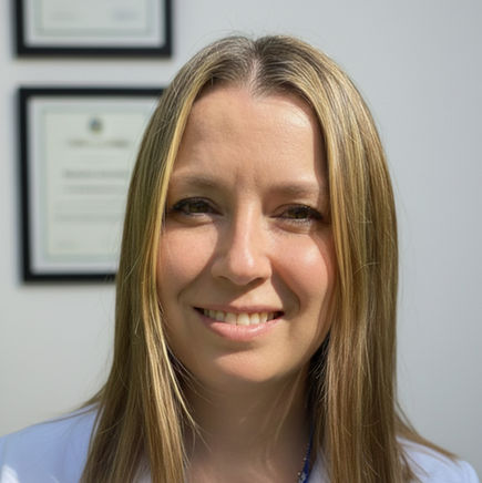 Dra luciana martinez Médica especialista en diagnóstico por imágenes y armonización orofacial, con 20 años de trayectoria en BA Care.