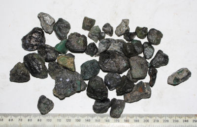 Emerald - mine run - 250 grammes (emr215)