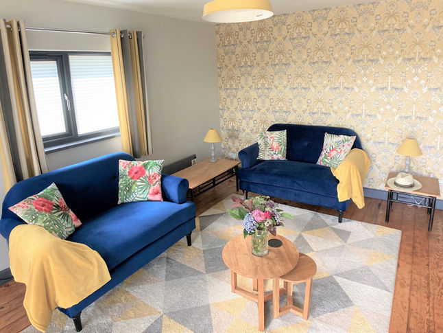 Kingfisher Cabin Lounge