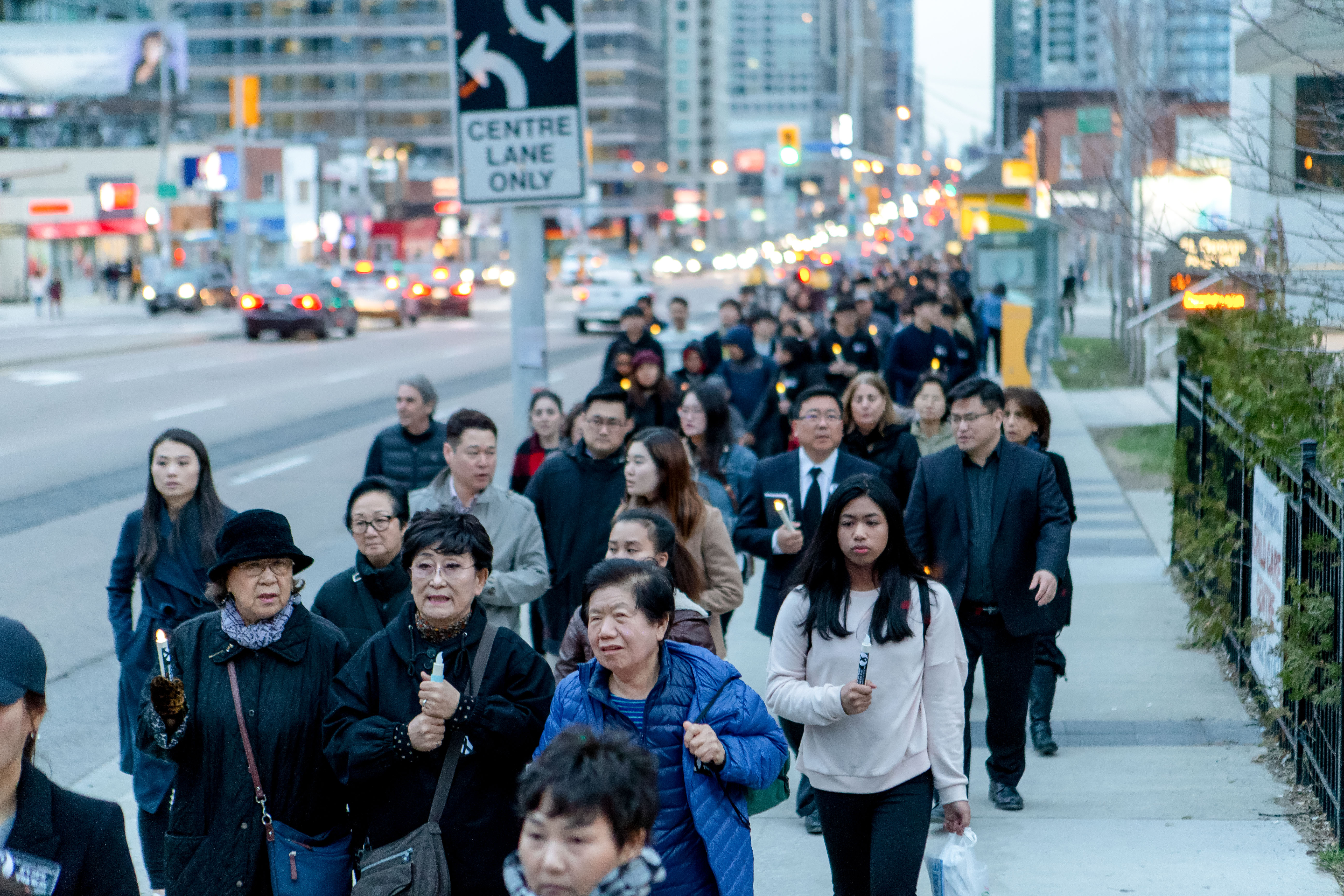 Marching to Olive Square (Photo by Hwyseung Ahn reporter)