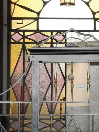 Ingressi di Milano, portone in vetro e ferro battuto