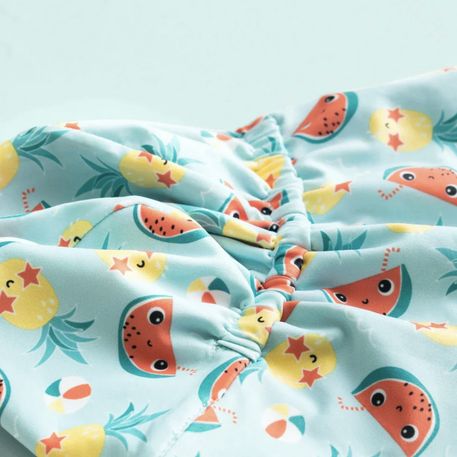 Detail foto van elastisch achterpand van het Bambino Mio UV-hoedje voor comfortabele pasvorm