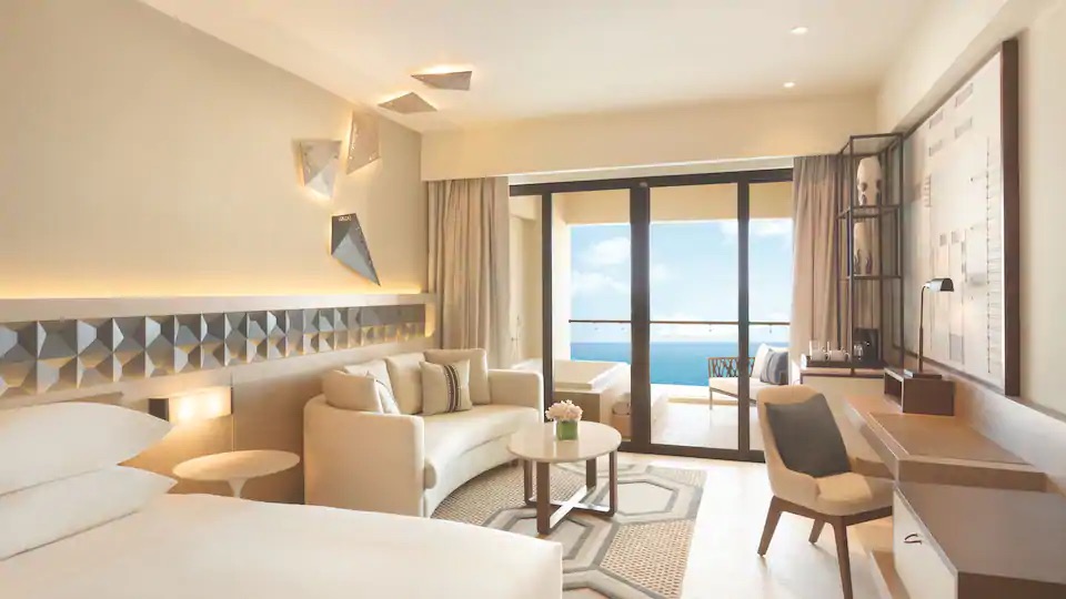 Hyatt-Ziva-Cancun-P275-Turquoize-Ocean-Front-Master-King-Room.16x9.jpg