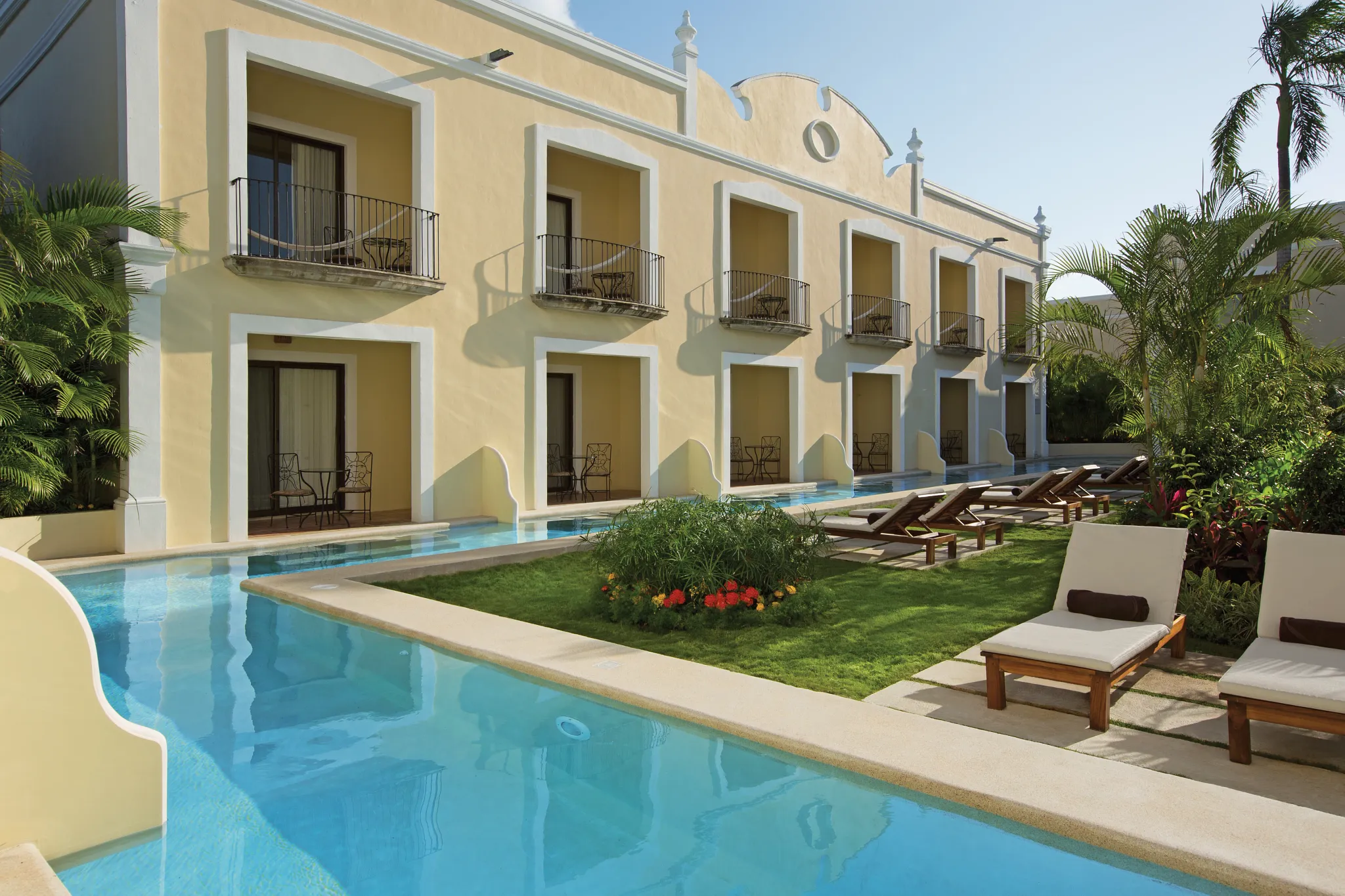 DRETU-EXT-Swimout-Suites-Panoramic-1B-CB